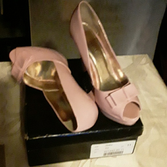 SHOE - Picture 1 of 1